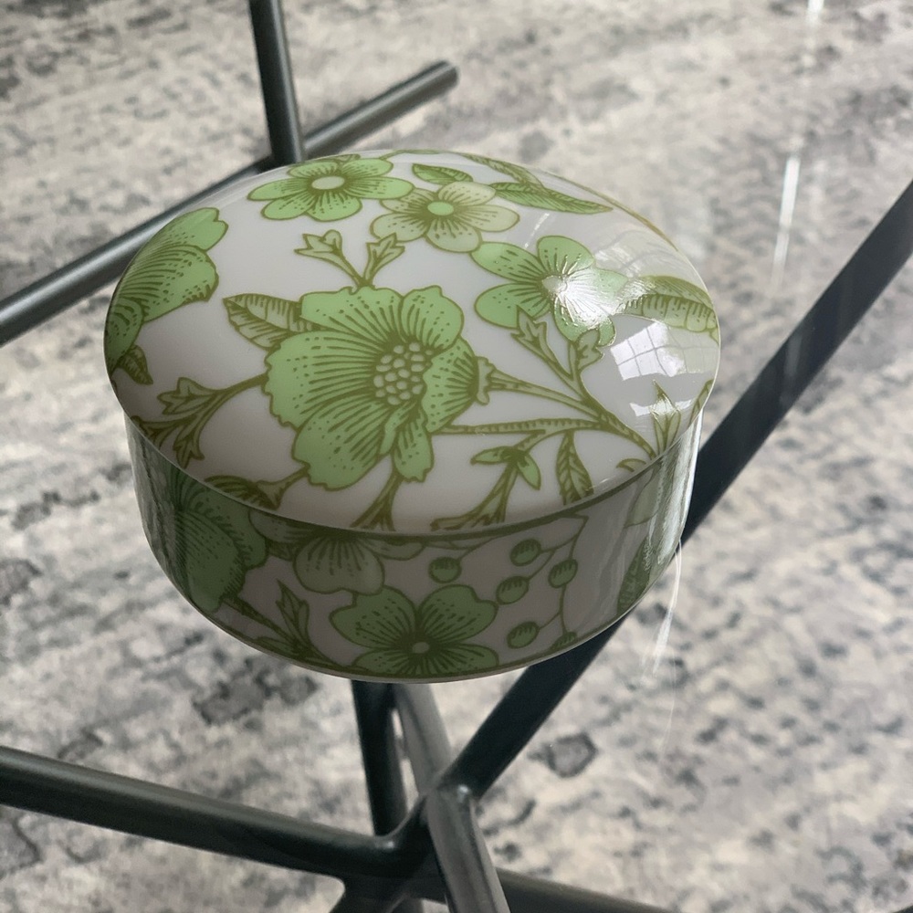Tiffany & Co. round dish Clinique